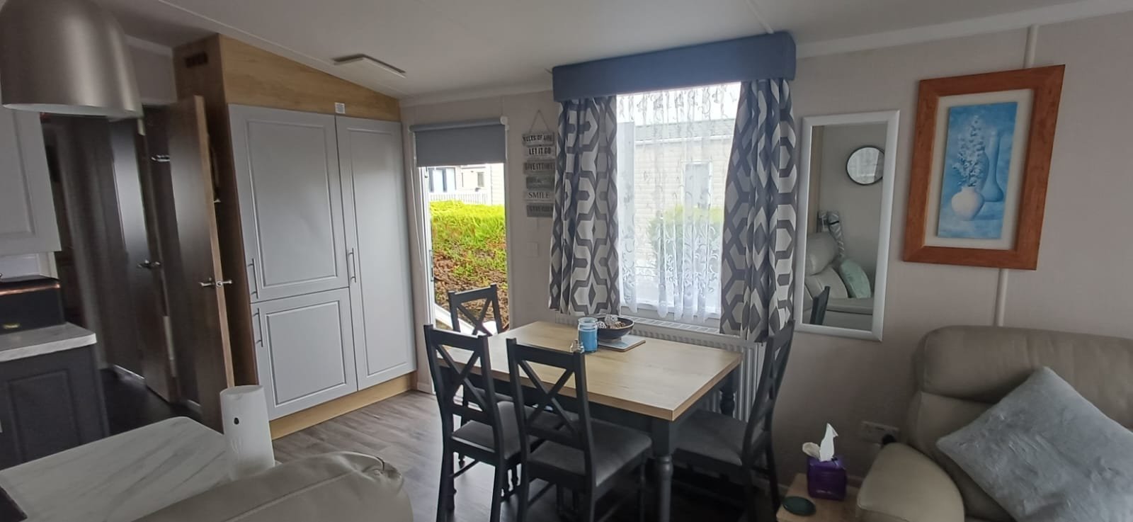 Swift Margaux 38ft by 12ft, 2 bed, 6 berth, static caravan, excellent condition as new. Waldegraves holiday park Essex. — photo 12
