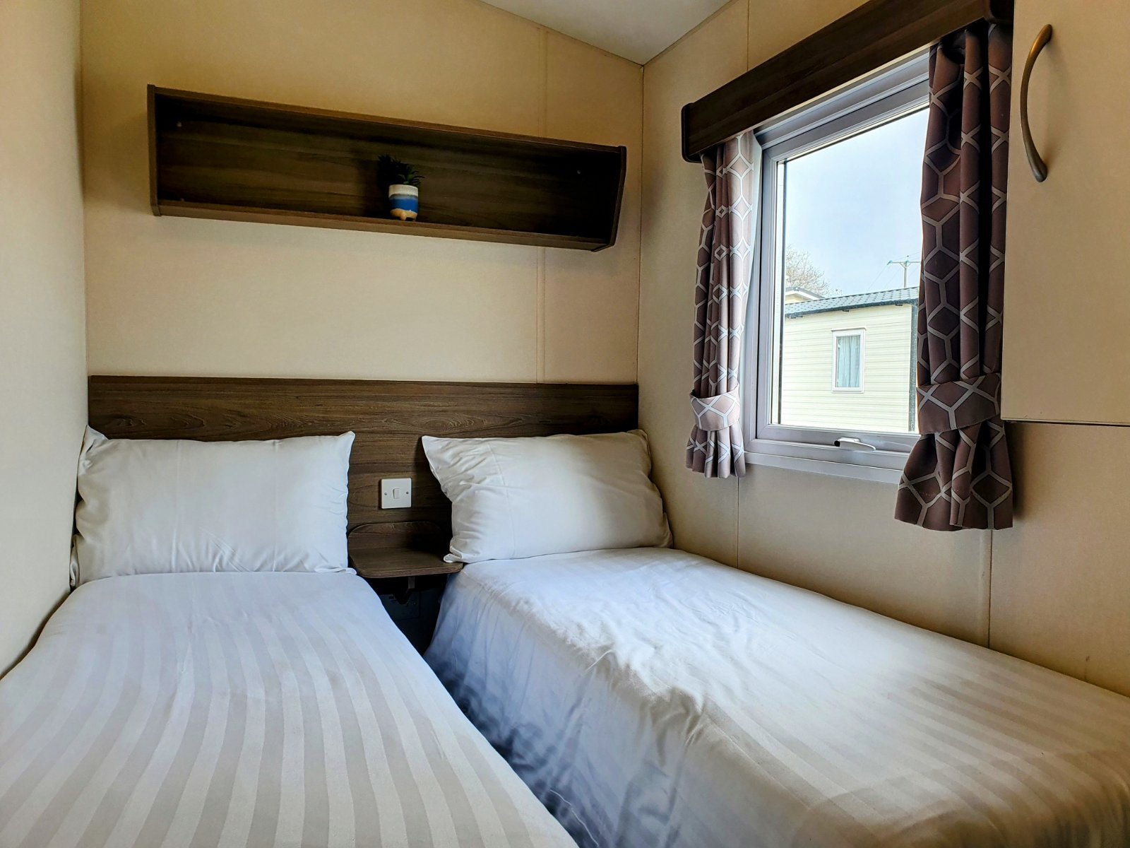 2016 Delta Resort Plus, 3 Bedrooms - Sited Looe Bay Holiday Park, Cornwall — photo 3